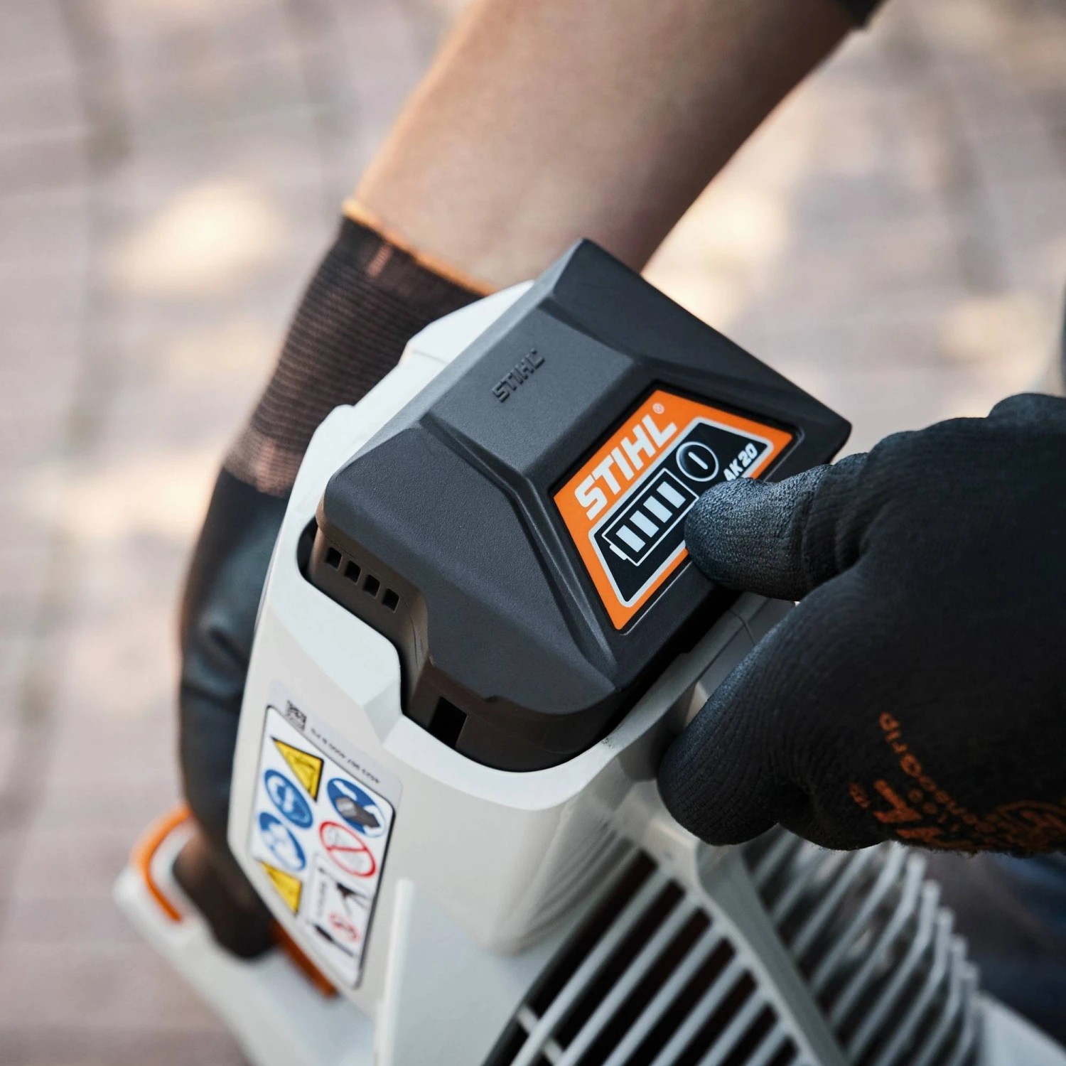 Stihl BGA 57 Boxset (1 X Shell, 1 X AK20 Battery, 1 X AL101 Charger) - Image 2